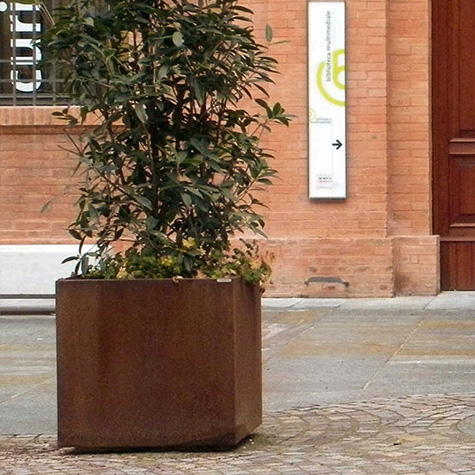 Dahlia Planter
