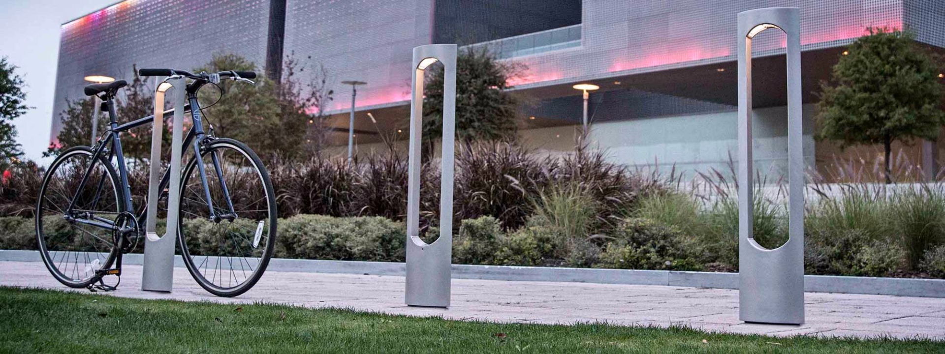 Reeder Monolith Cycle Stand Reeder Monolith Cycle Stand
